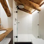 Luxury Cortina Homestay