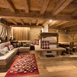 Rum i privatbostad Luxury Cortina *