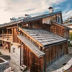 Rum i privatbostad Luxury Cortina *