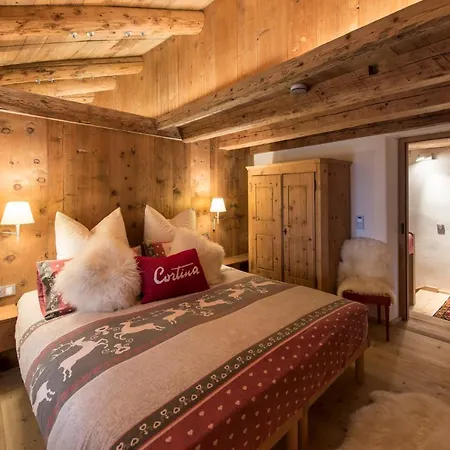 Privatunterkunft Luxury Cortina *