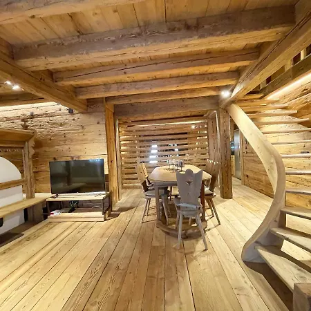 Luxury Cortina Homestay