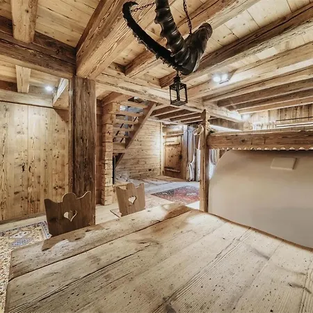 Luxury Cortina Homestay *