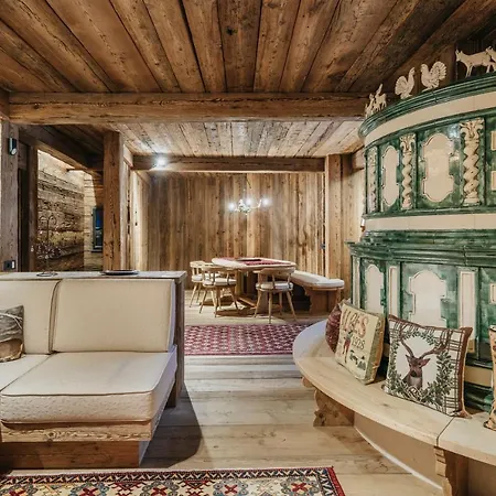 Luxury Cortina Homestay