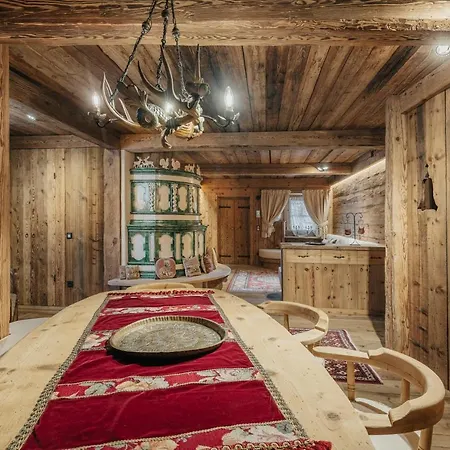 Luxury Cortina Homestay
