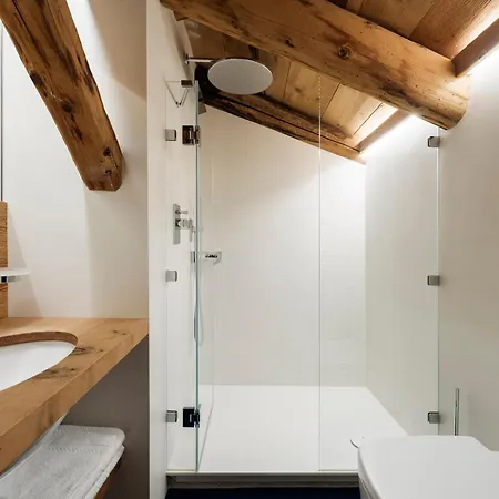 Luxury Cortina Homestay