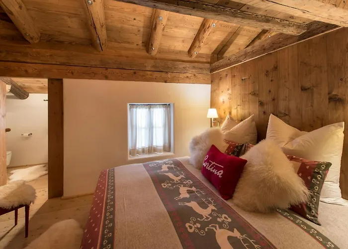 Luxury Cortina Homestay *