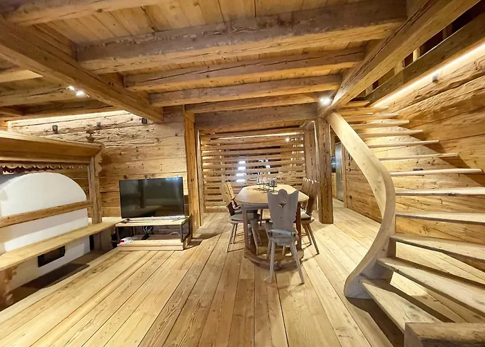 Luxury Cortina Homestay